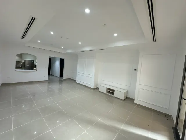 1+Office Brand New Side Garden View.