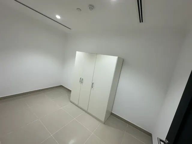 1+Office Brand New Side Garden View. - view 3