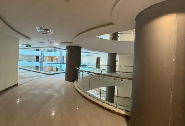 spacious commercial unit, Restaurant & wellness
