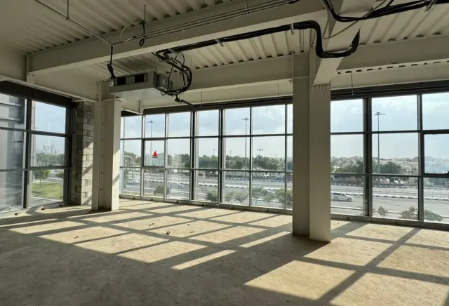 spacious commercial unit, Restaurant & wellness