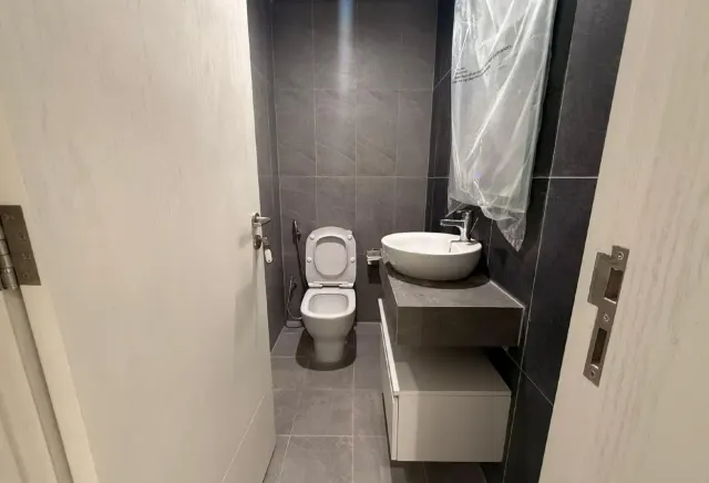 Newly Handed Over1 BHK Fully Furnished Balcony als