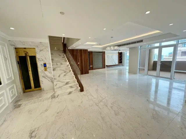 Affordable penthouse in pearl with panoramic view