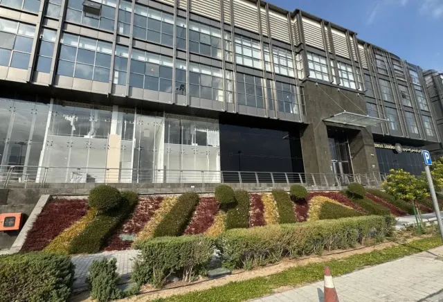 spacious commercial unit, Educational & wellness