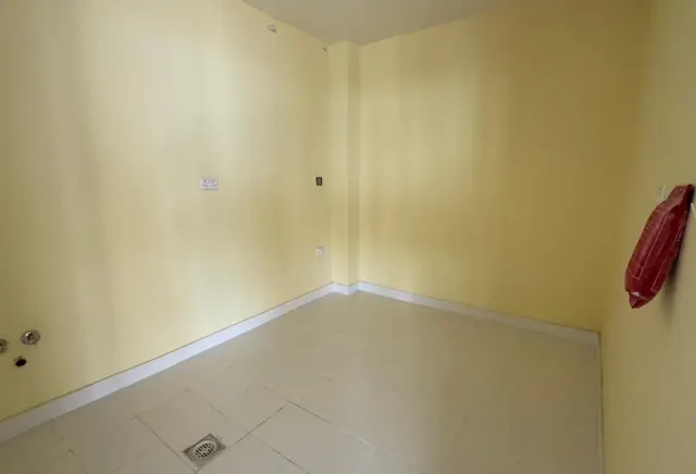 spacious commercial unit, Educational & wellness - view 3