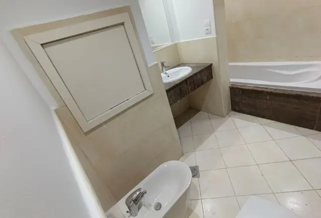 LUXURY 2 BED ROOM PLUS OFFICE WITH 2 PARKING - view 3