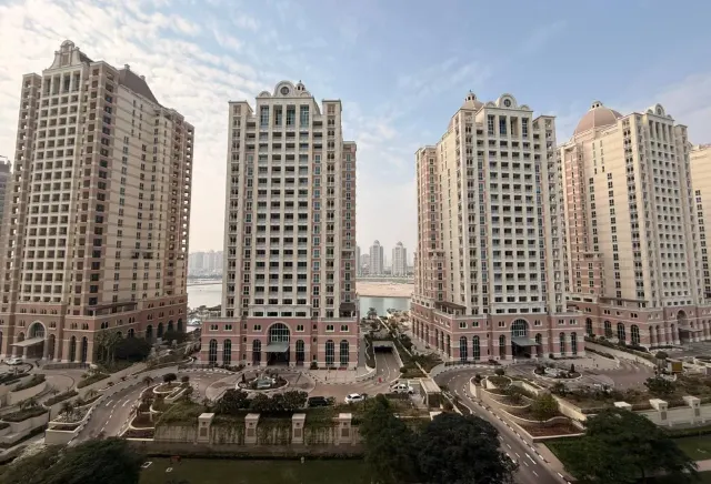 High-Floor 1BHK+Office with Viva Skyline View