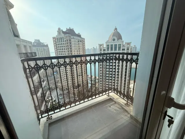 2 BHK +MAIDS ROOM   OFFER PRICE 200 k LASS