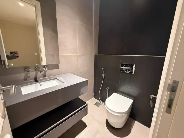 2 BHK +MAIDS ROOM   OFFER PRICE 200 k LASS
