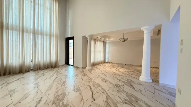 Luxury 4BHK+Maid Flat with Spacious Interior