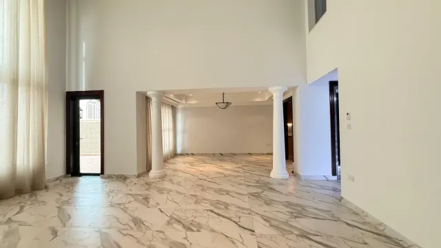 Luxury 4BHK+Maid Flat with Spacious Interior