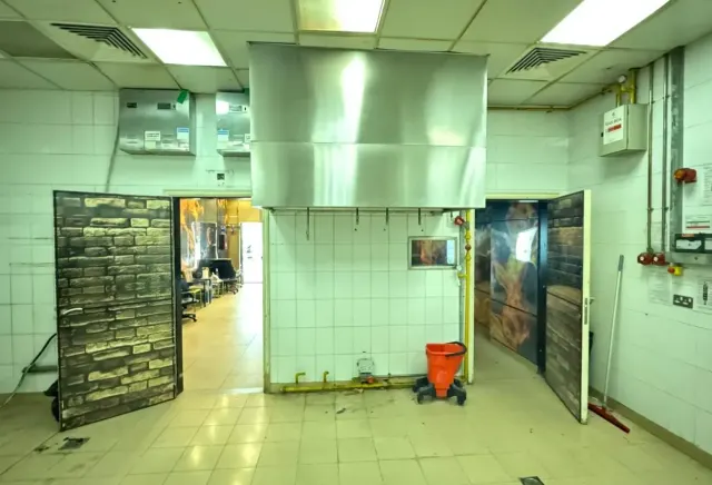 Fitted F&B Shop in Prime Retail Location No Key M
