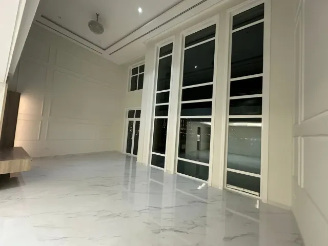 Upgraded Triplex Townhouse 4bedrooms for sale