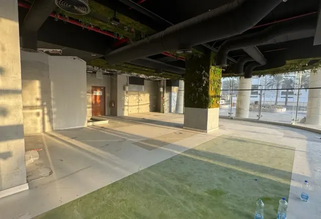 Semi-Fitted Shop | Flexible Layout Great Exposure