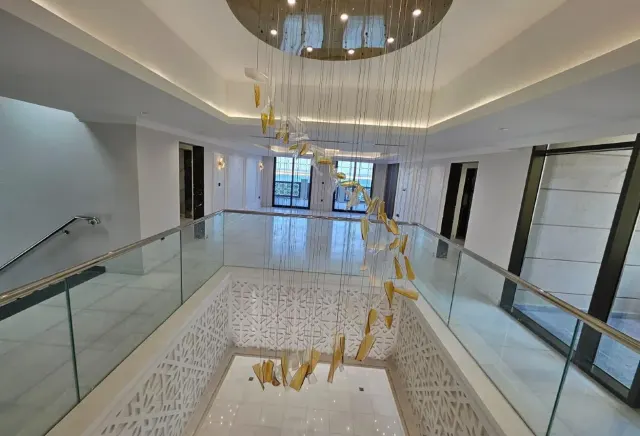 Exclusive World-Class Luxury Villa with Direct Sea