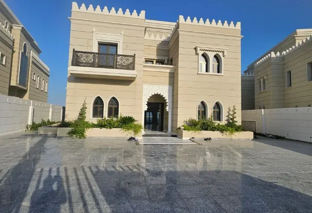 Exclusive World-Class Luxury Villa with Direct Sea