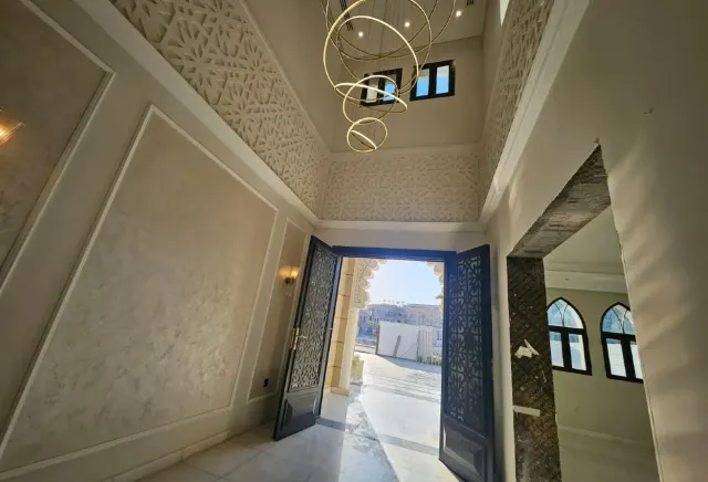 Exclusive World-Class Luxury Villa with Direct Sea