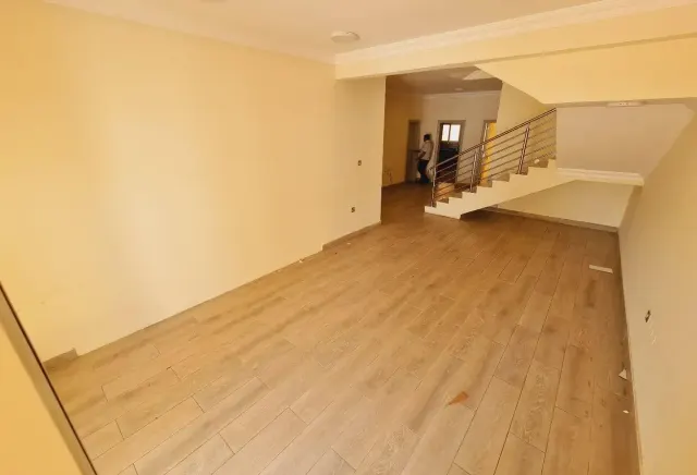 6 Bed | 5 Bath | Outhouse | QAR. 12,000 | Villa