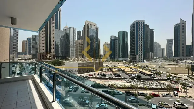 الوصف بالعربي:  شقة مفروشة بالكامل للإيجار مكونة من 3 غرف نوم بالإضافة إلى غرفة خادمة، مع جميع الفواتير والإنترنت مشمولة بسعر مميز