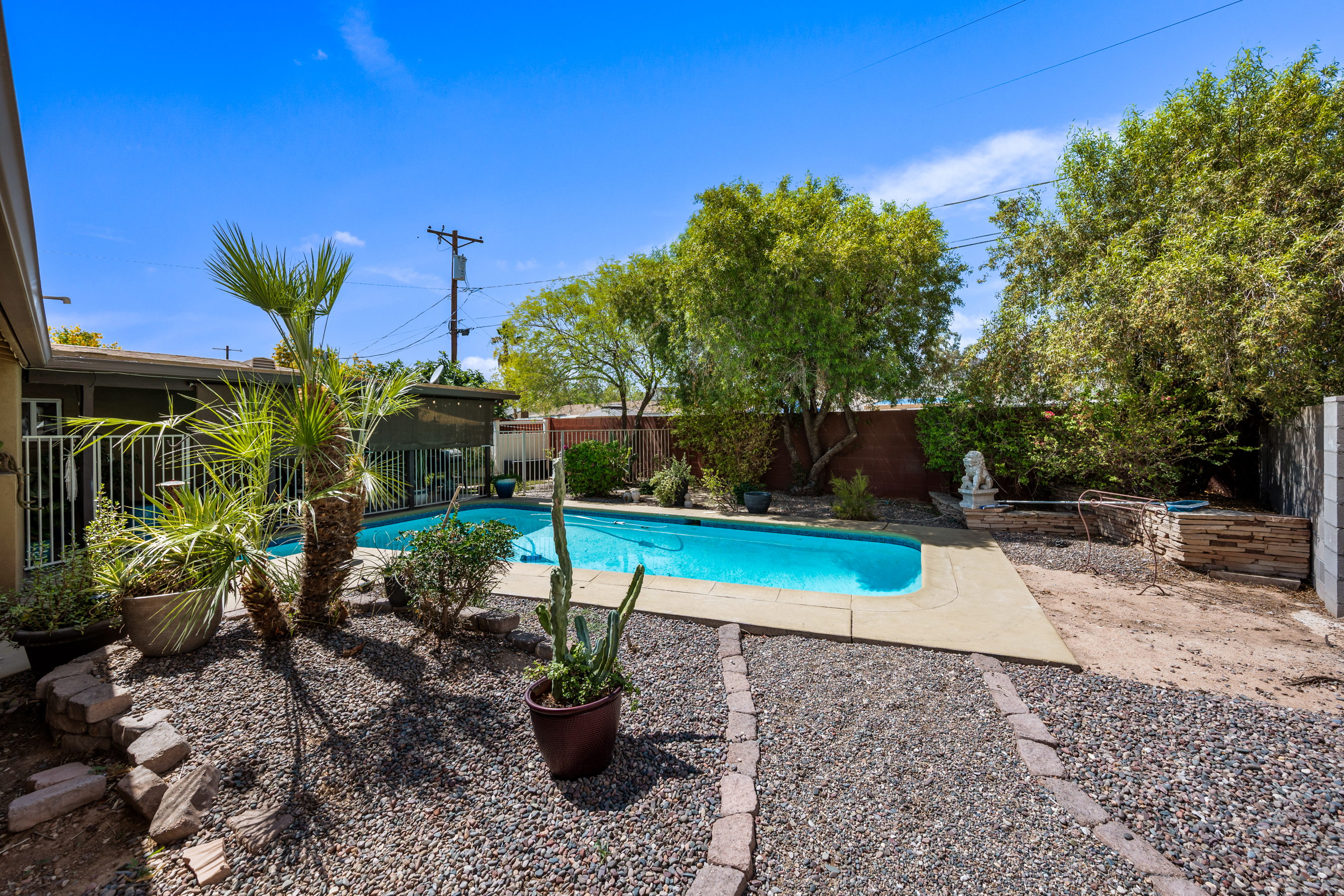 Poolside Paradise waiting for YOU