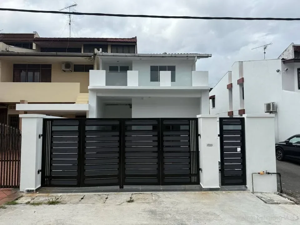 4BR End Lot Terrace House, Taman Tasek JB - For Sale!