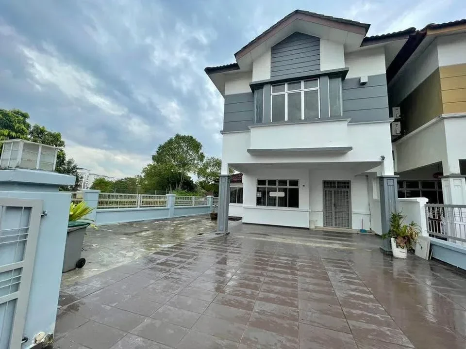 4BR End Lot Terrace with Pool, Uda Utama JB FOR SALE! FREEHOLD