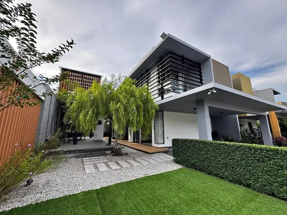 5BR Semi-D FOR SALE: Iskandar Puteri. FREEHOLD. Fridge Included!