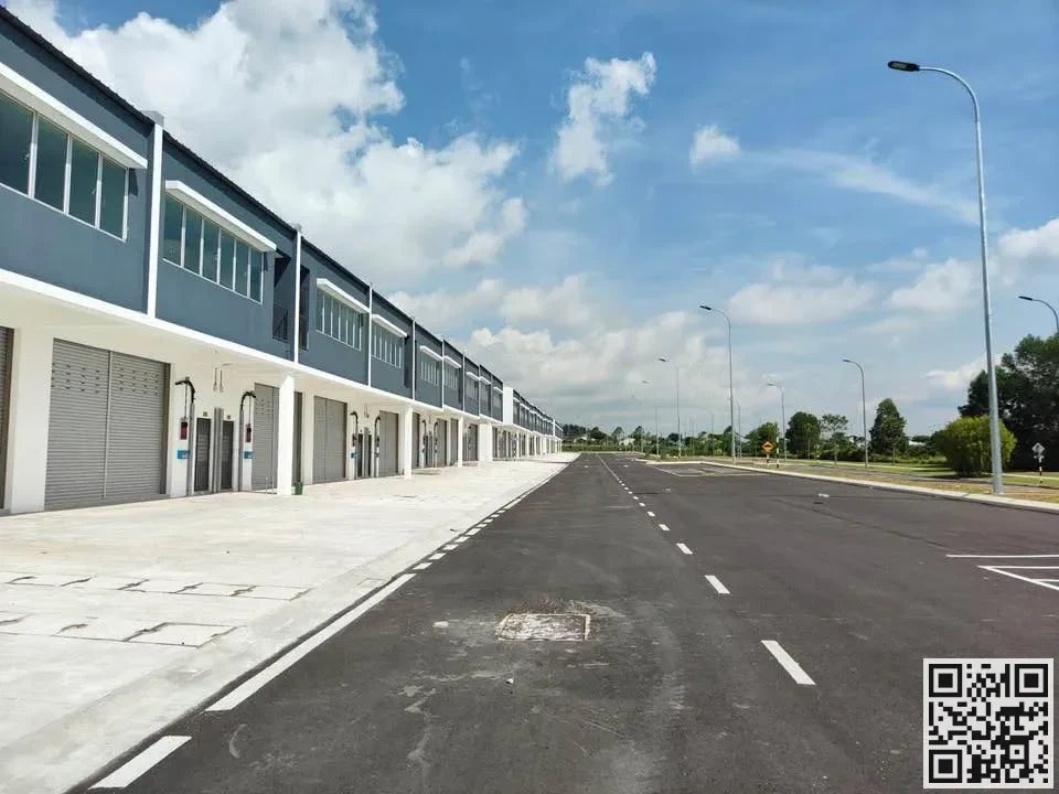 Kulai INDUSTRIAL Warehouse For Rent: High Ceiling, Loading Bay, Office - RM6000"