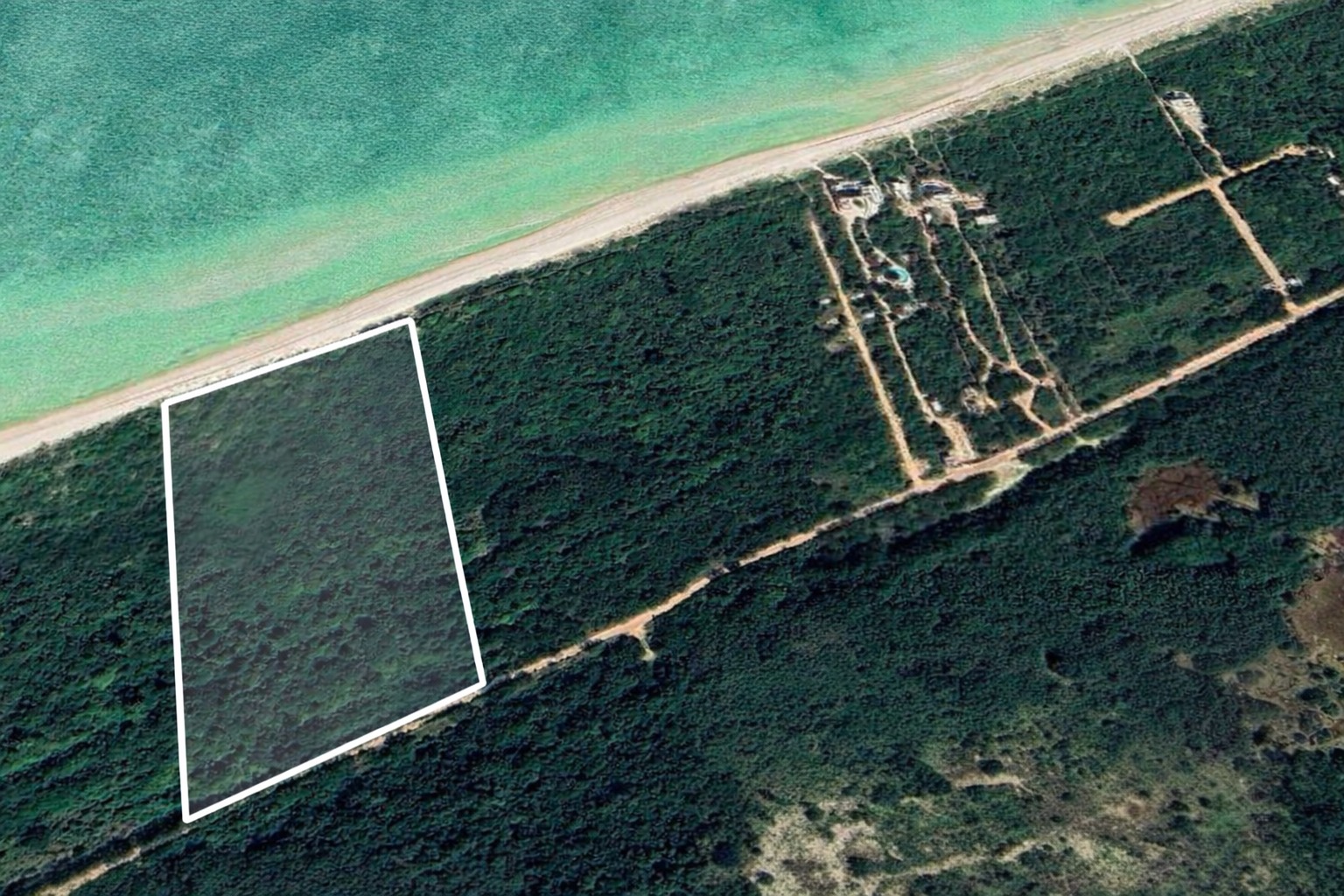 TERRENO PARTICULAR EN SISAL FRENTE PLAYA