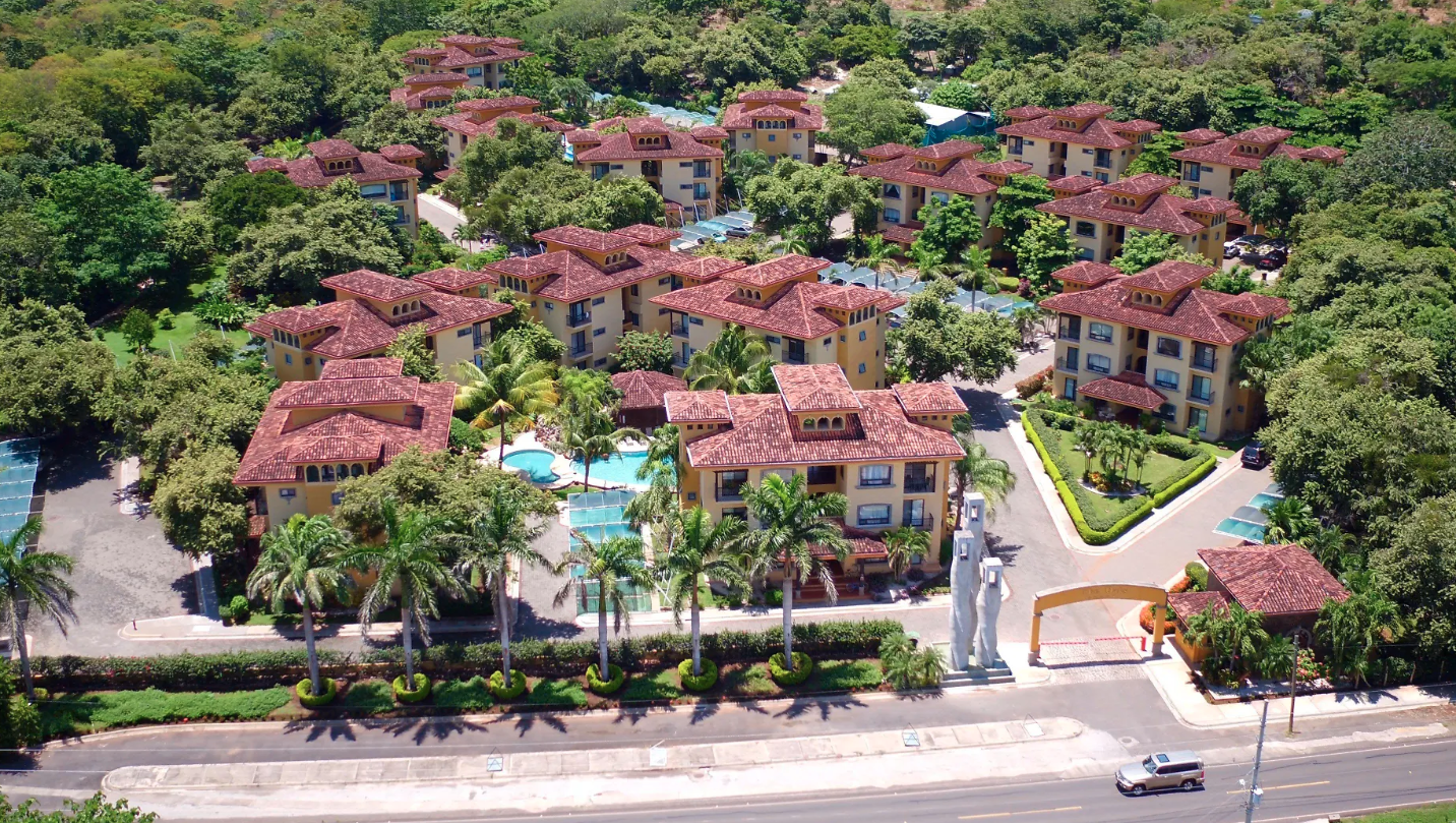 Condominio The Oaks featured