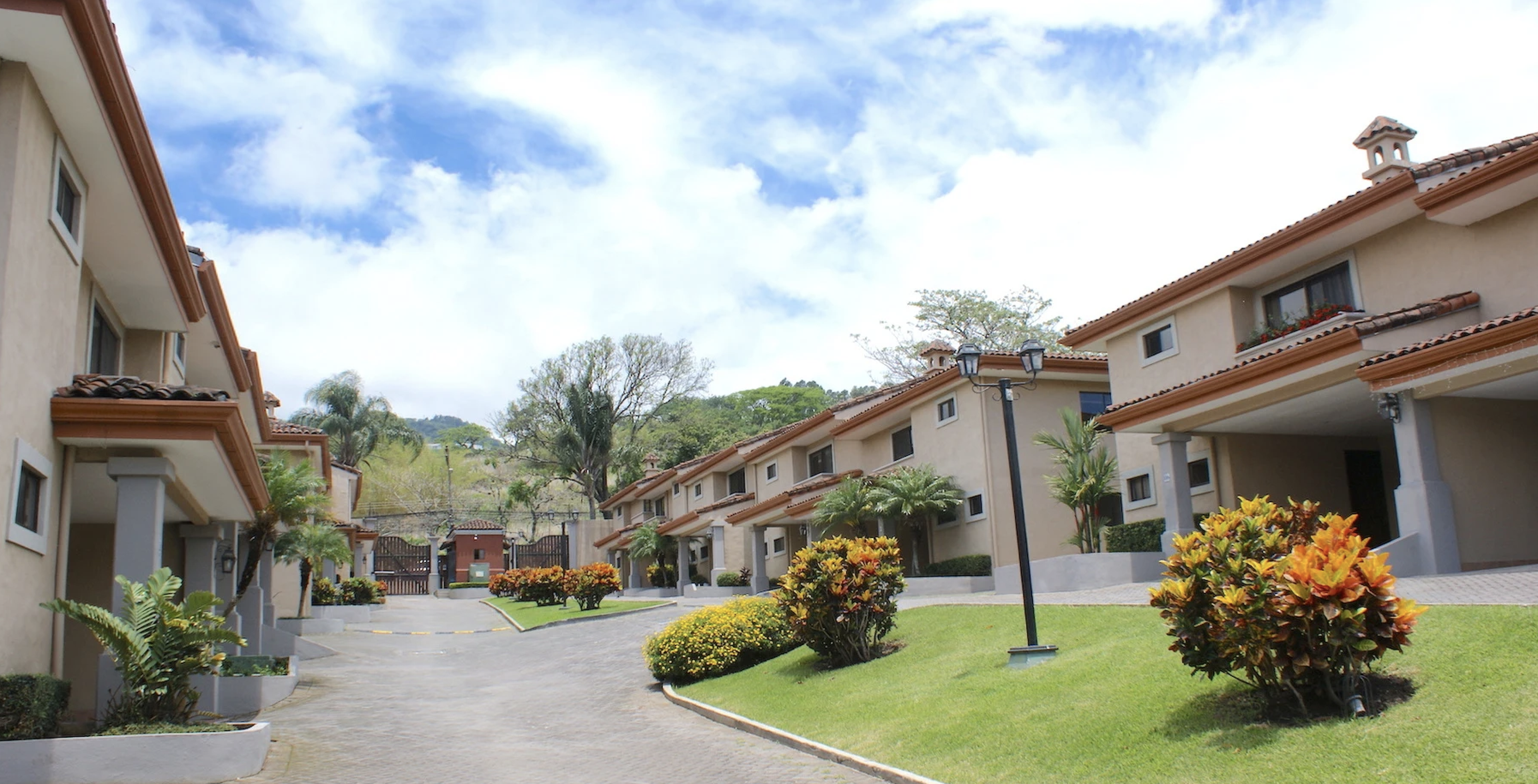 Condominio El Cortijo featured