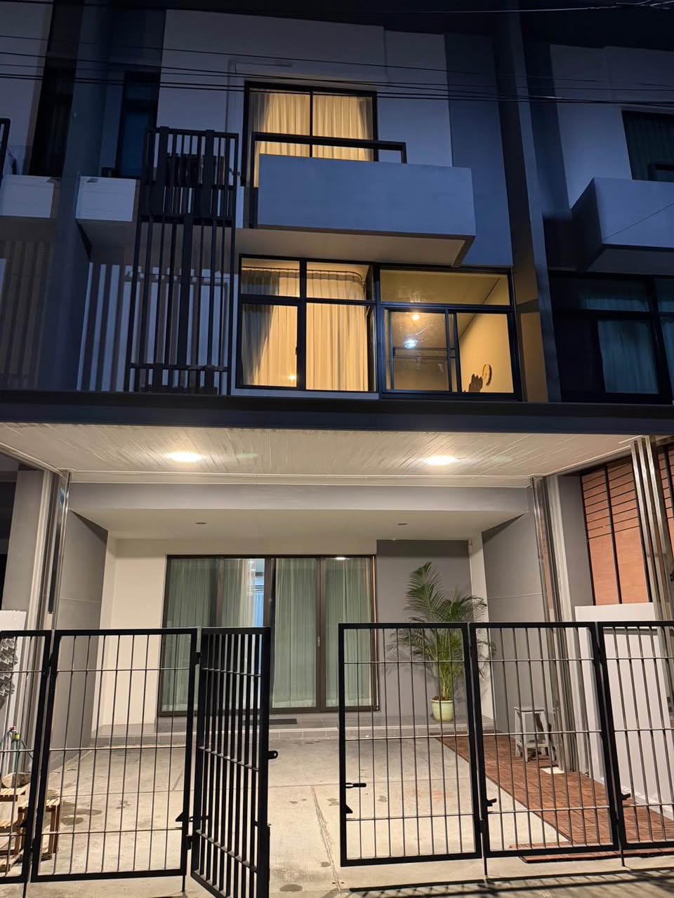 Townhouse Ramintra