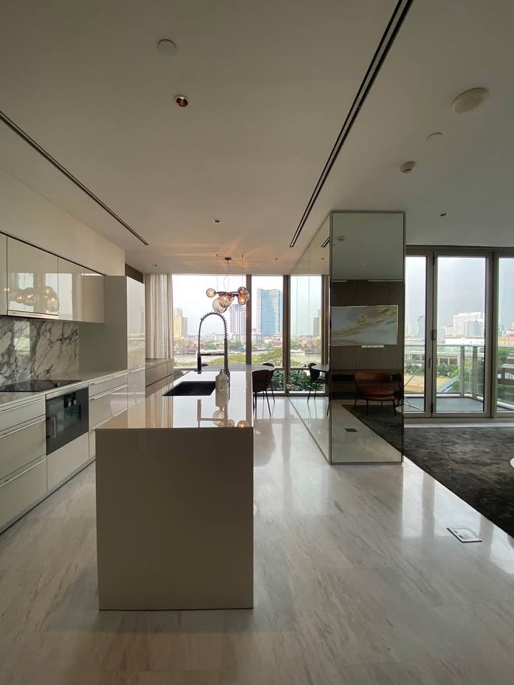 FOUR SEASONS PRIVATE RESIDENCES