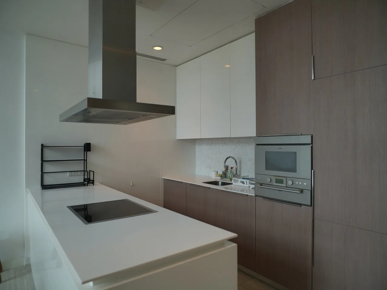 185 RAJADAMRI CONDOMINIUM