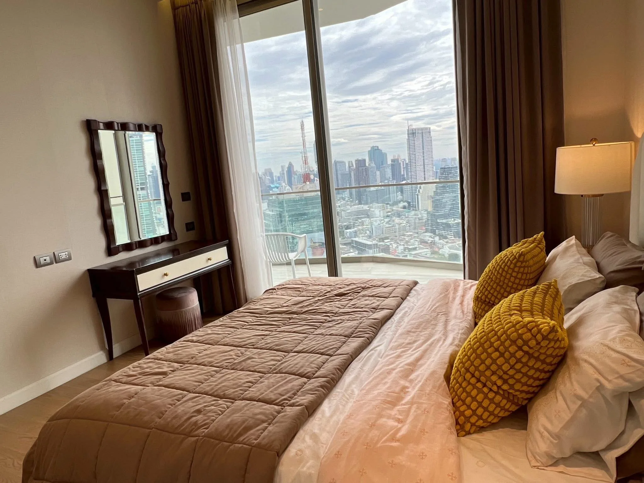 MAGNOLIAS WATERFRONT RESIDENCES