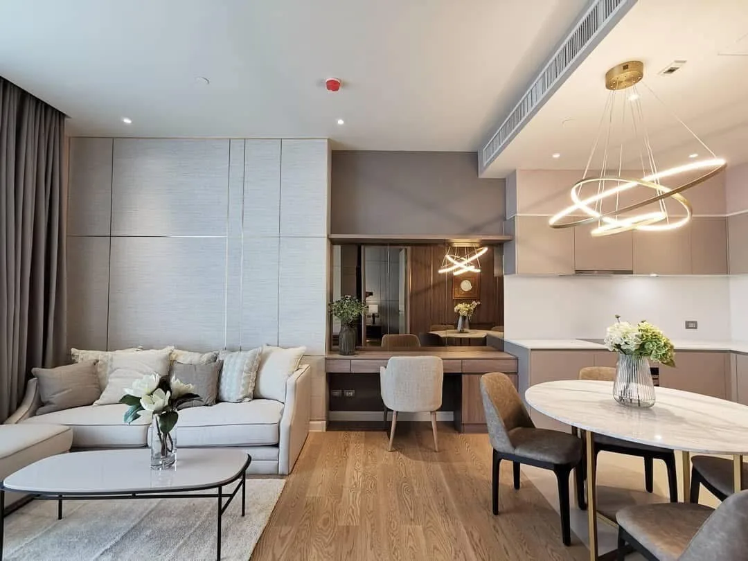 MAGNOLIAS WATERFRONT RESIDENCES