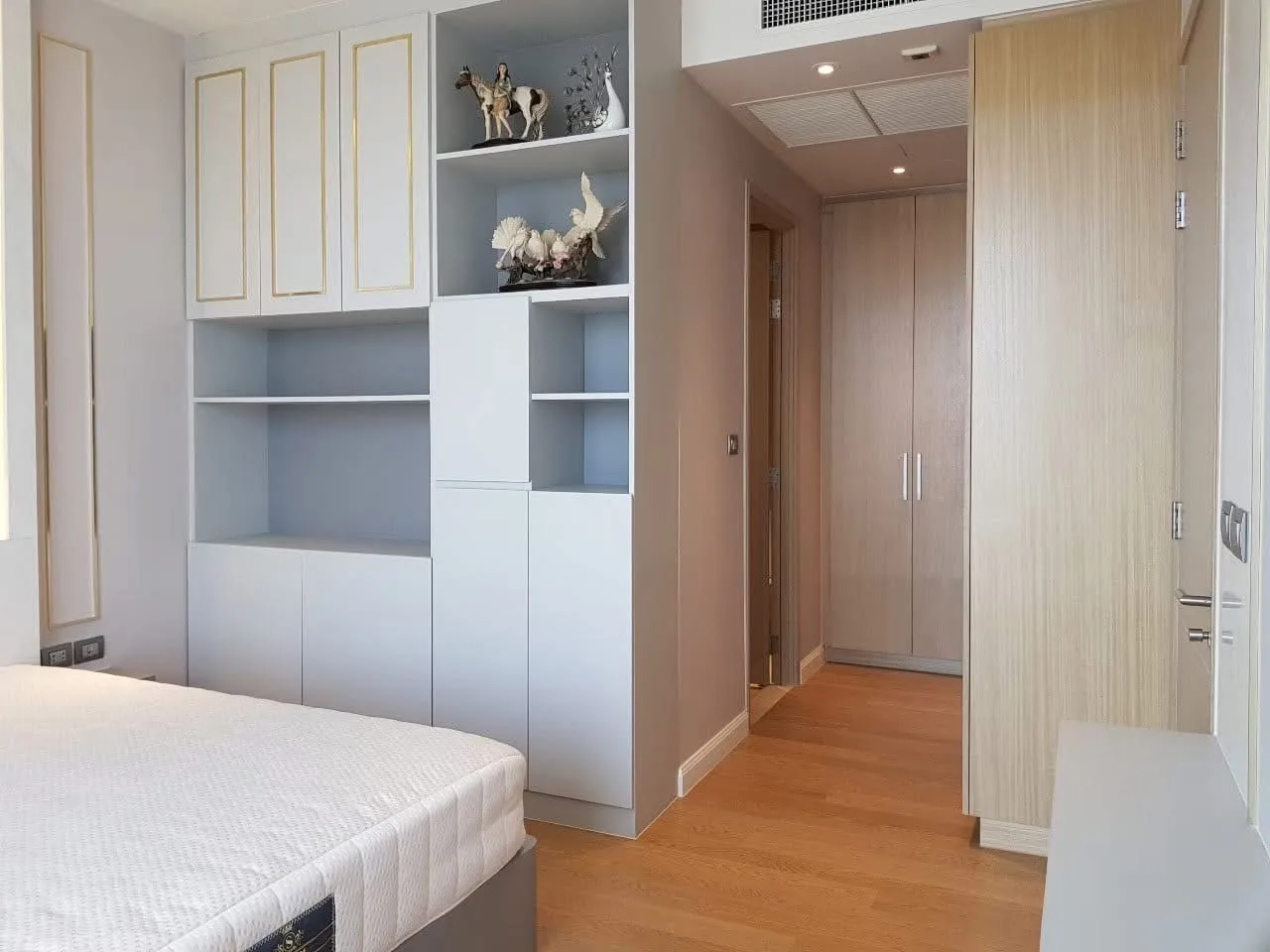 MAGNOLIAS WATERFRONT RESIDENCES
