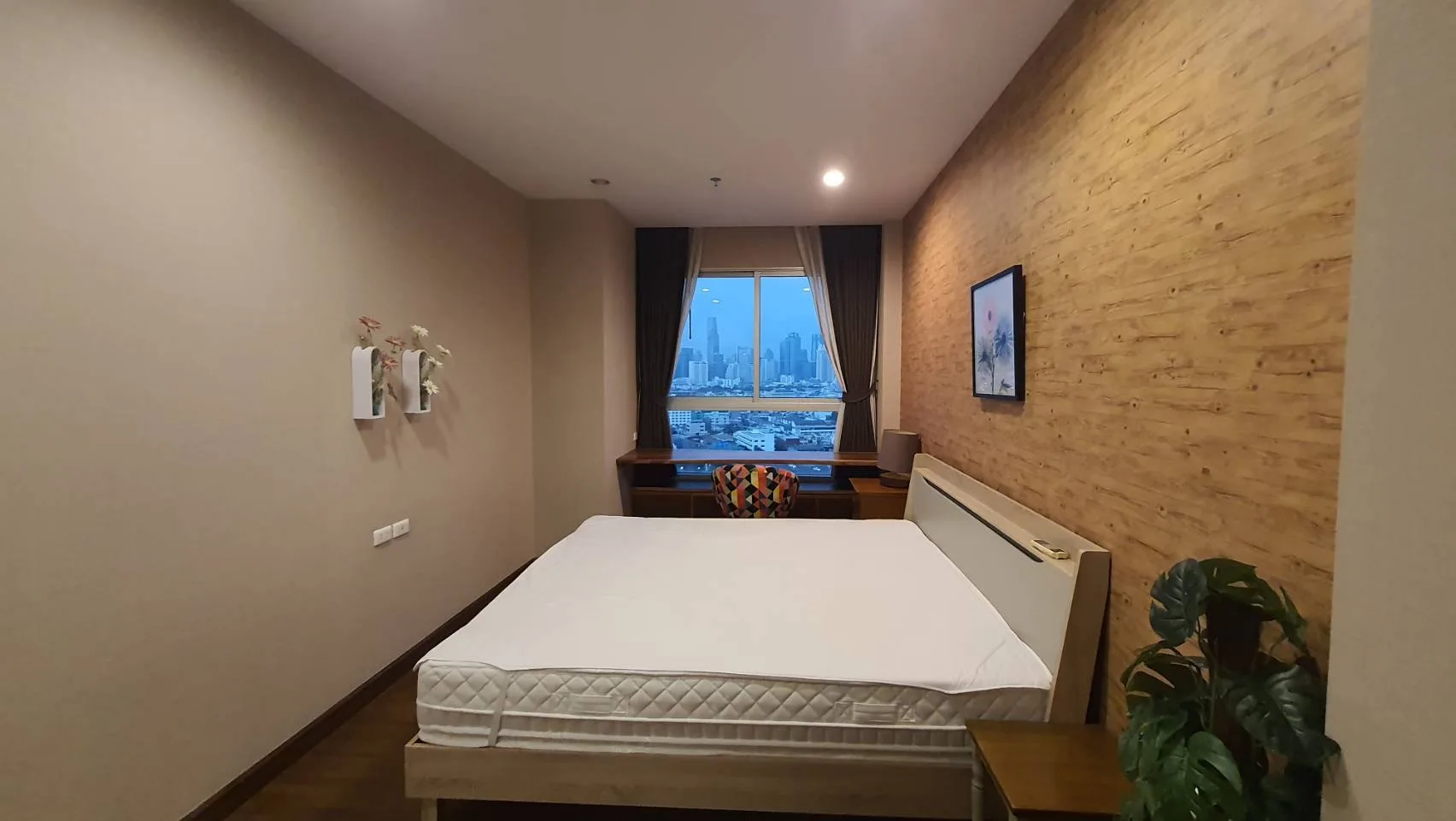 SUPALAI LITE SATHORN - CHAROENRAT