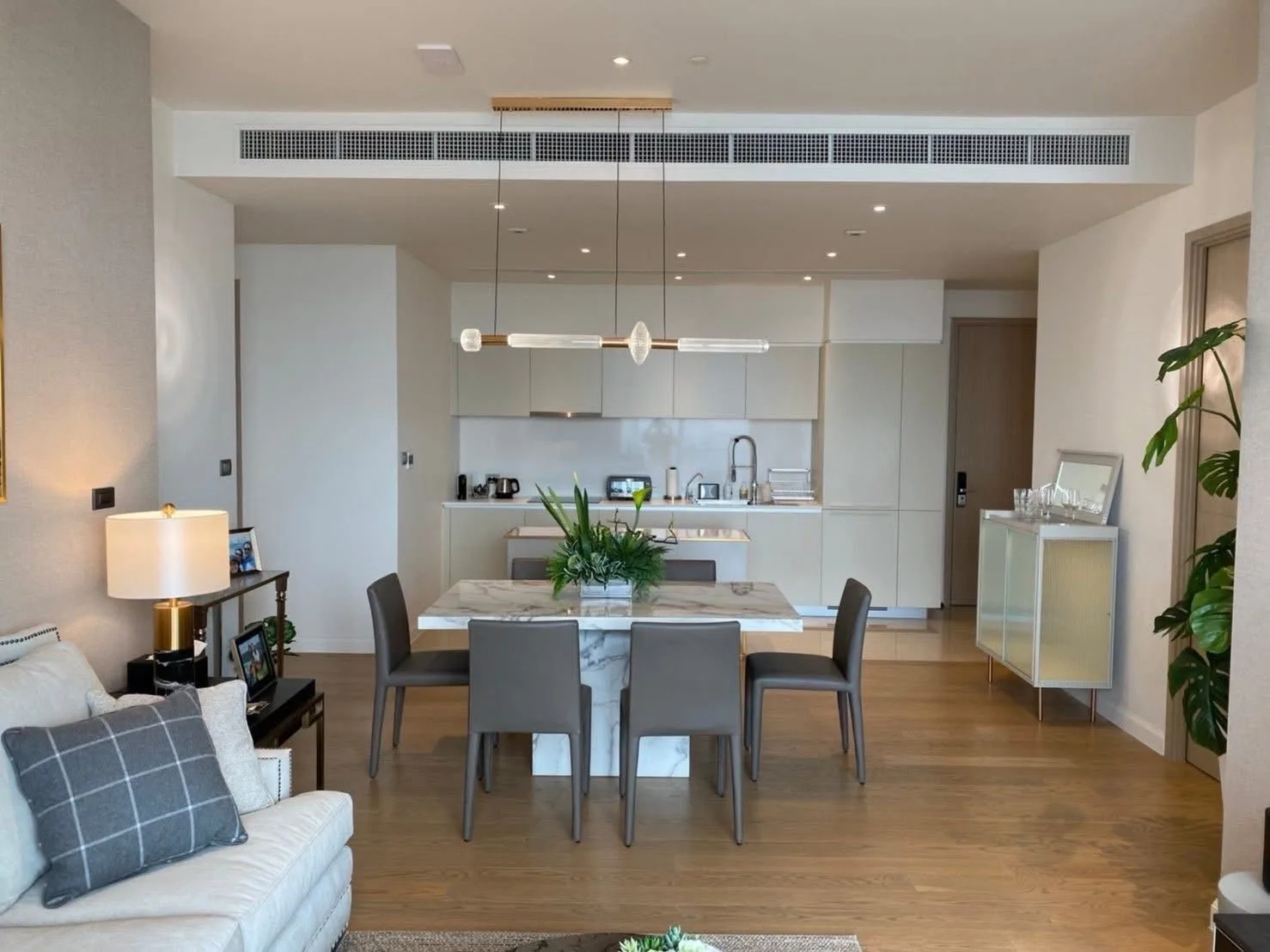 MAGNOLIAS WATERFRONT RESIDENCES