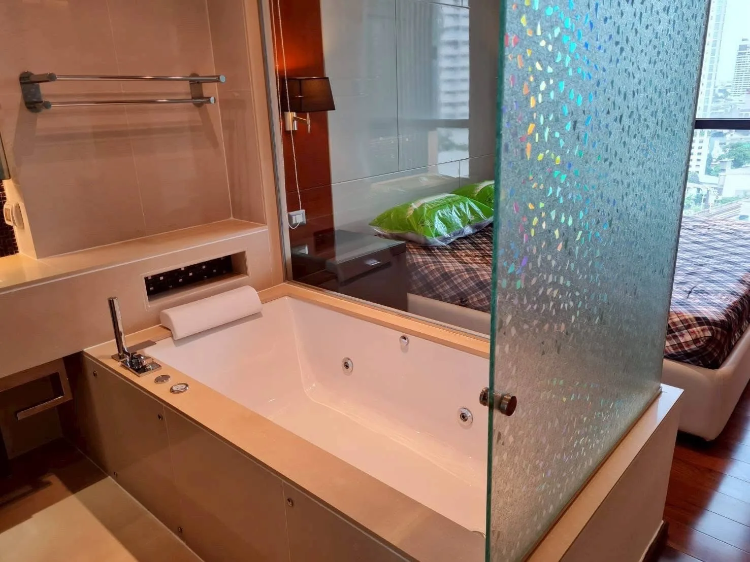 Condo Sukhumvit 28 – photo 3