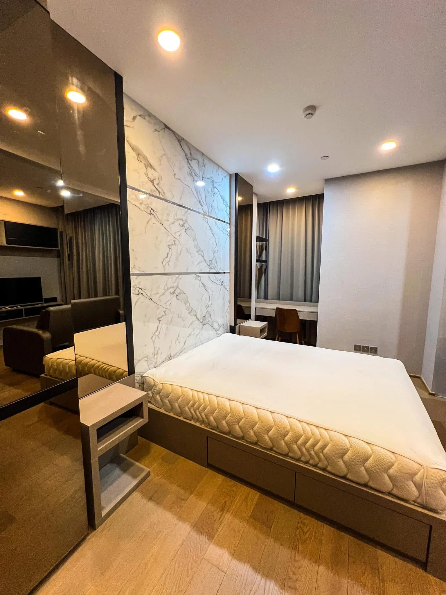 ASHTON CHULA-SILOM