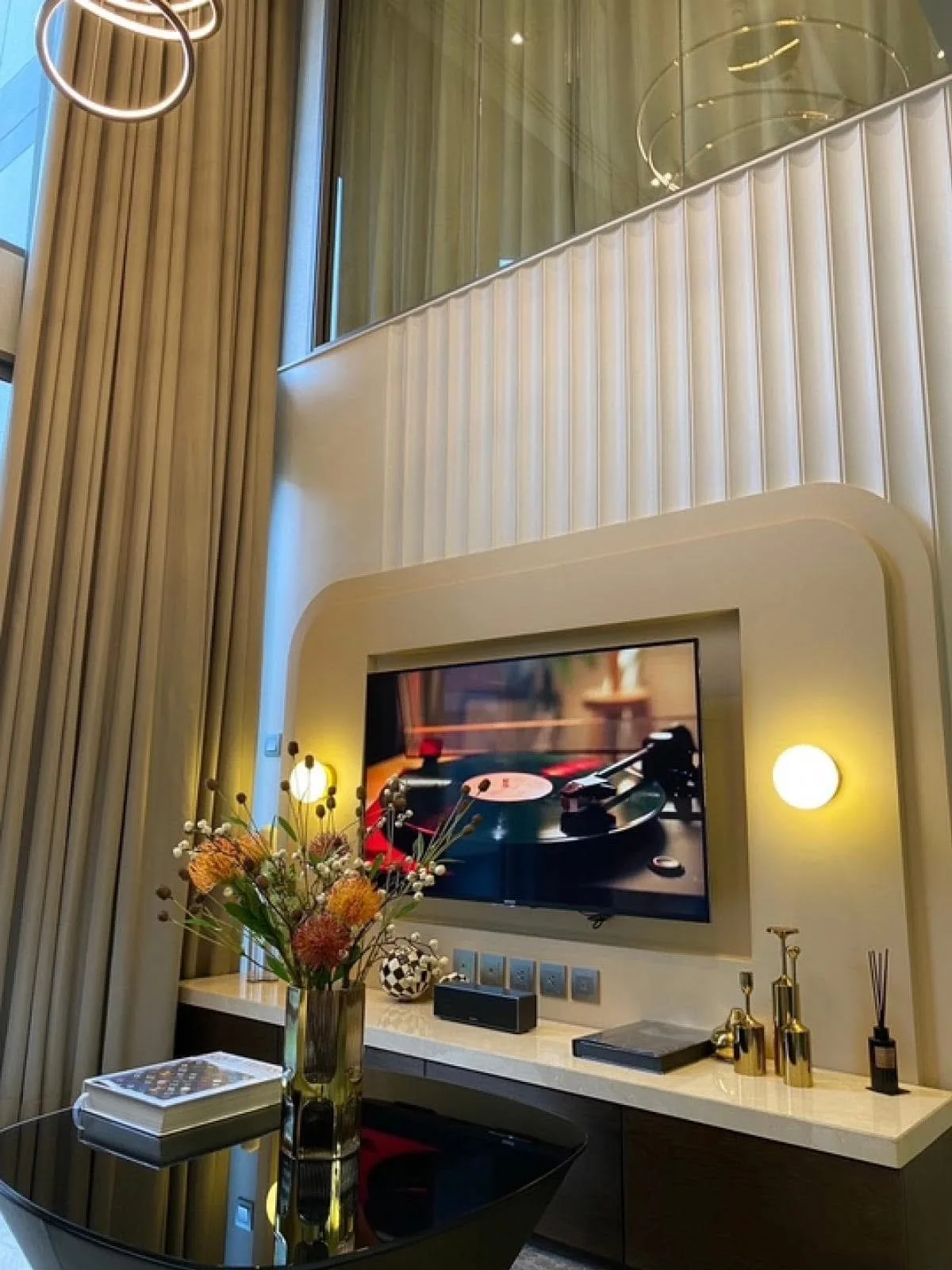 ASHTON RESIDENCE 41 – photo 2