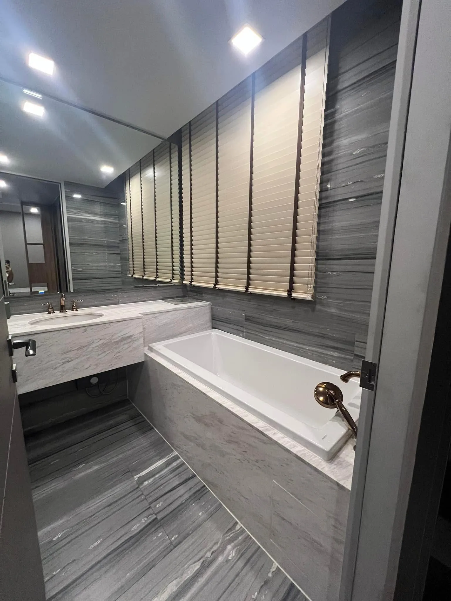 ASHTON RESIDENCE 41 – photo 2