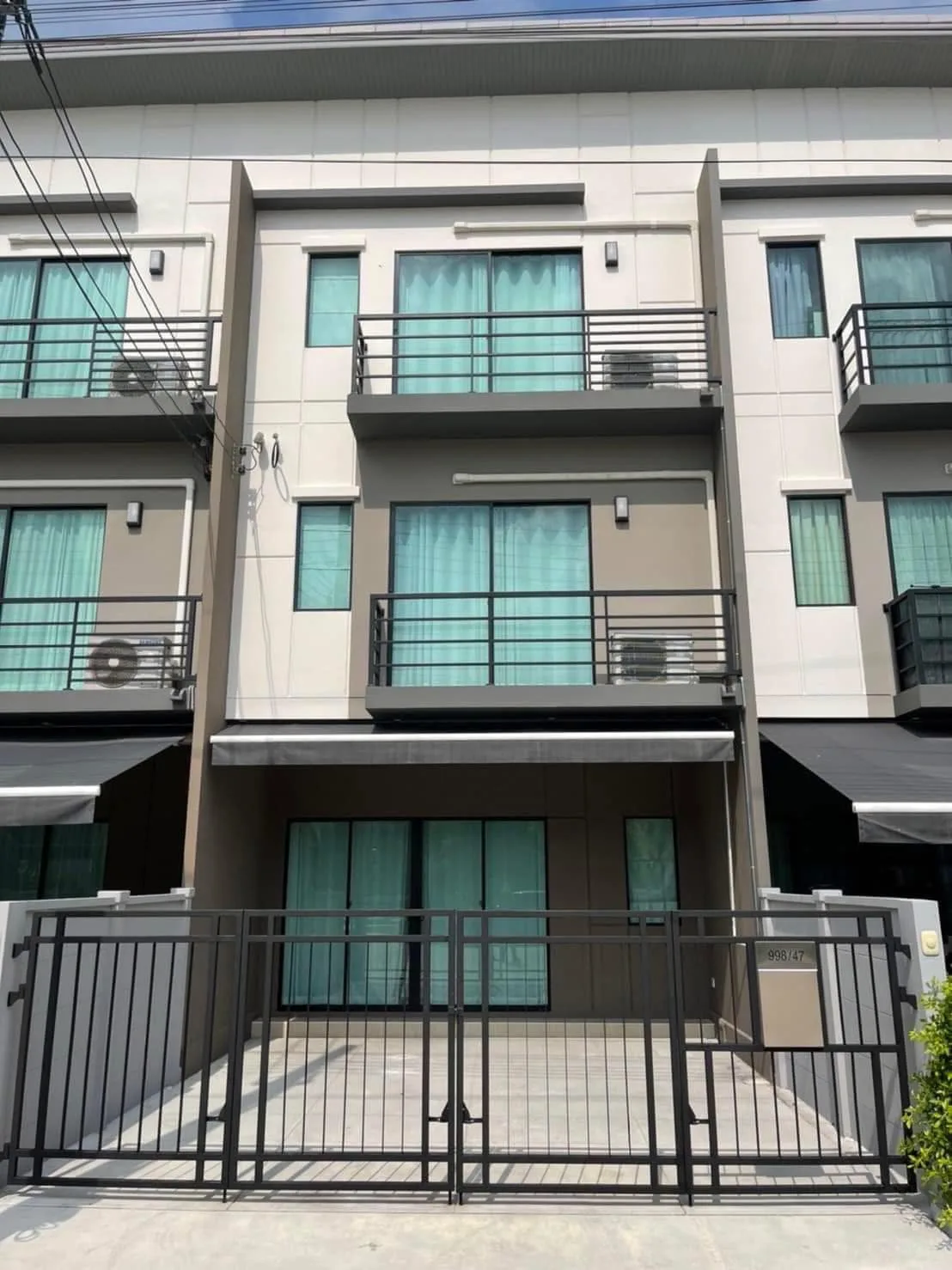 BAAN KLANG MEUNG RATCHAPRUEK-SATHORN