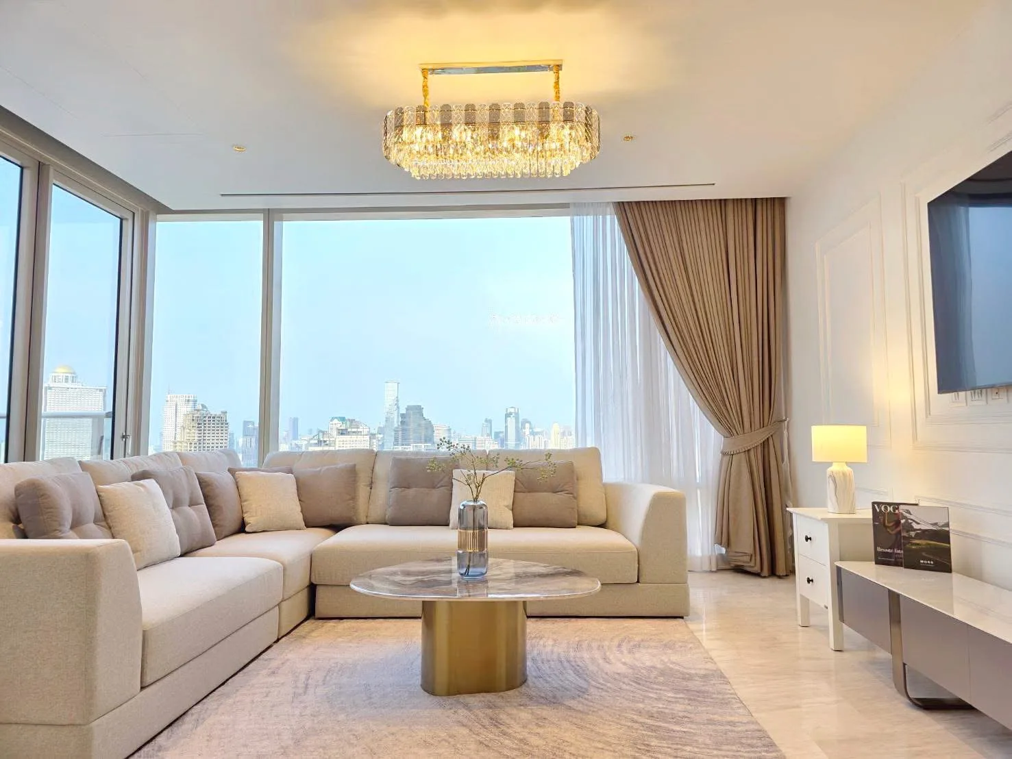 FOUR SEASONS PRIVATE RESIDENCES