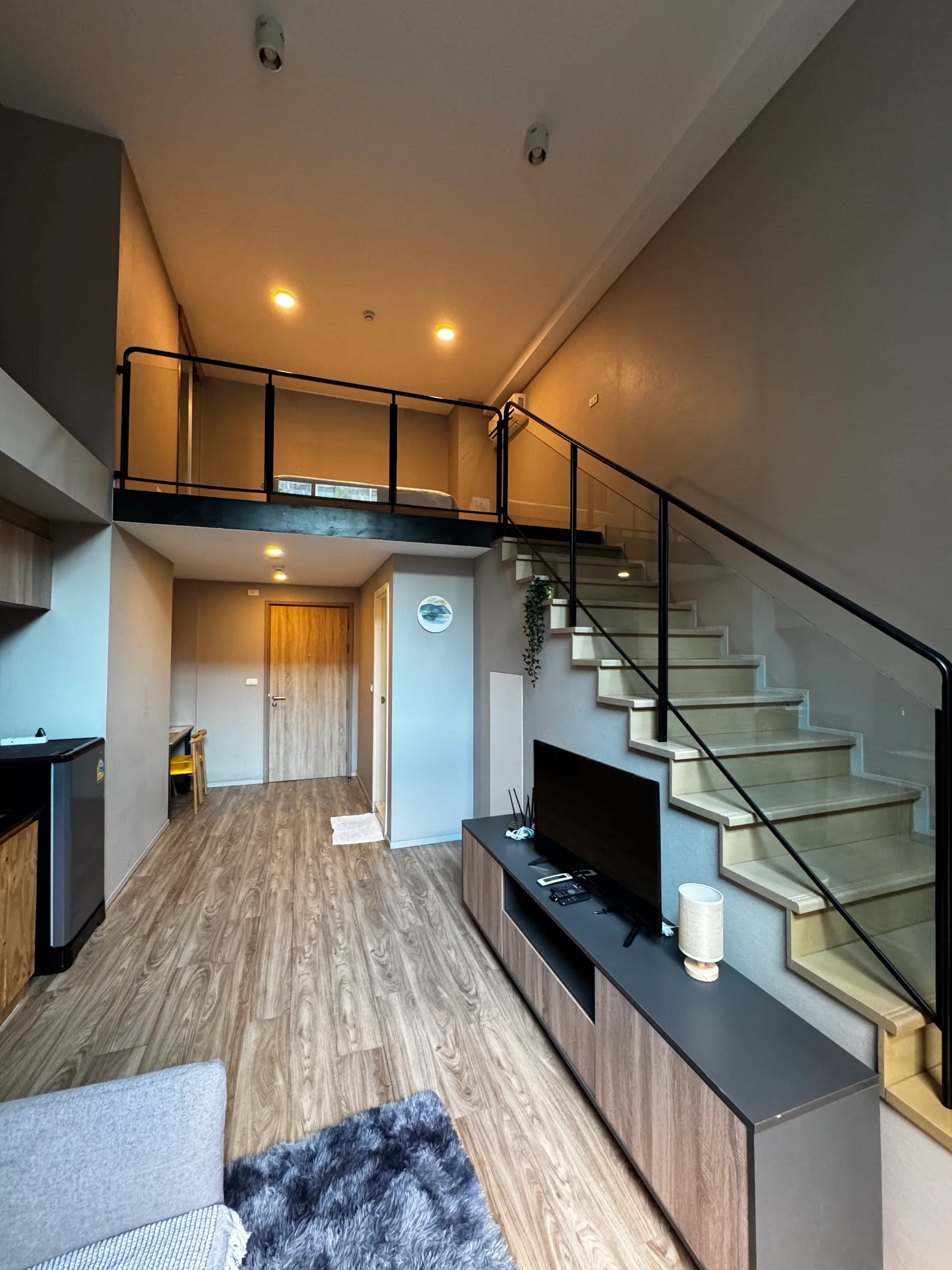 BLOSSOM CONDO @ SATHORN-CHAROENRAT