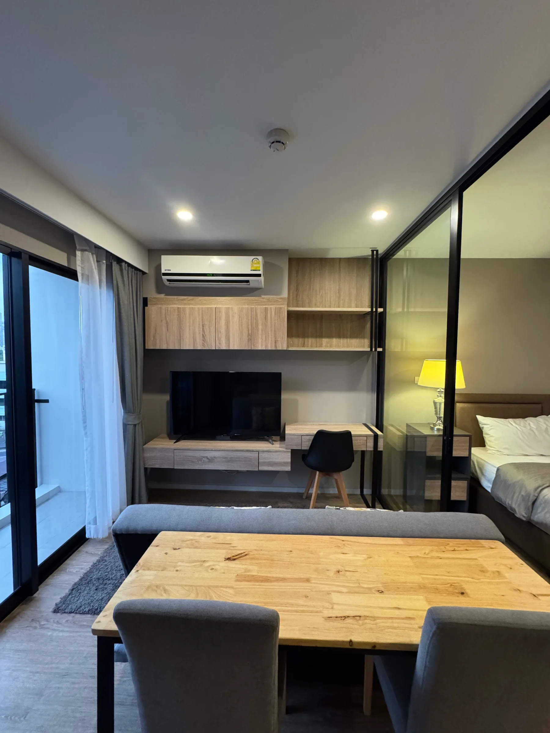 BLOSSOM CONDO @ SATHORN-CHAROENRAT