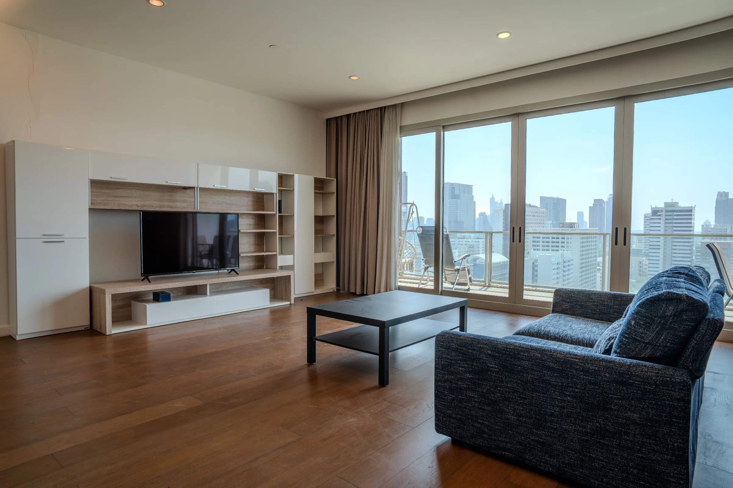 185 RAJADAMRI CONDOMINIUM