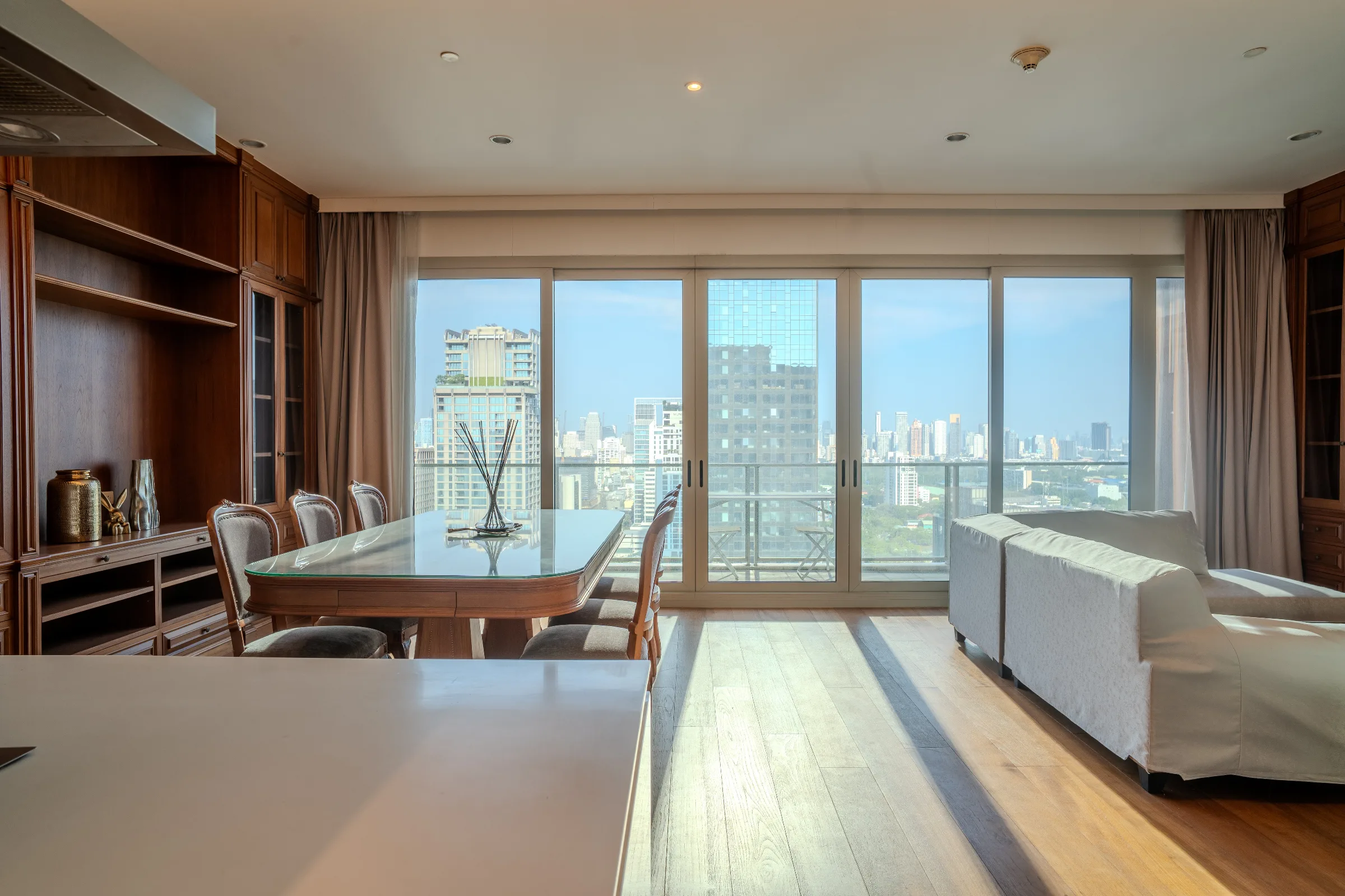 185 RAJADAMRI CONDOMINIUM