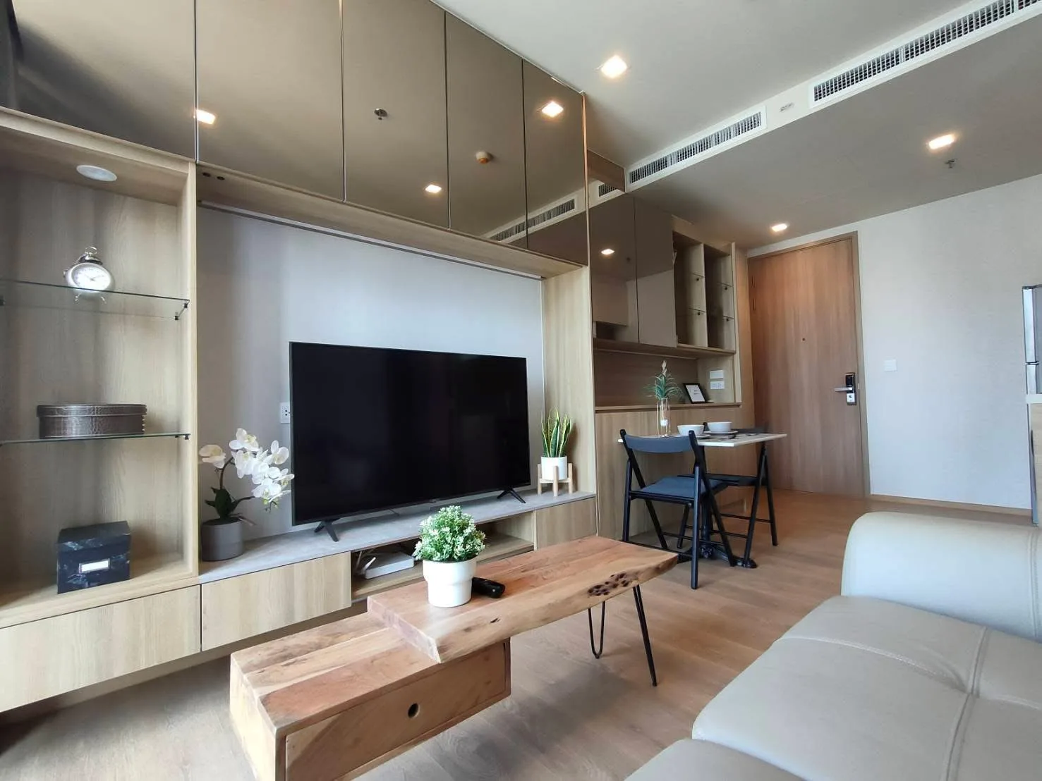NOBLE AROUND SUKHUMVIT 33