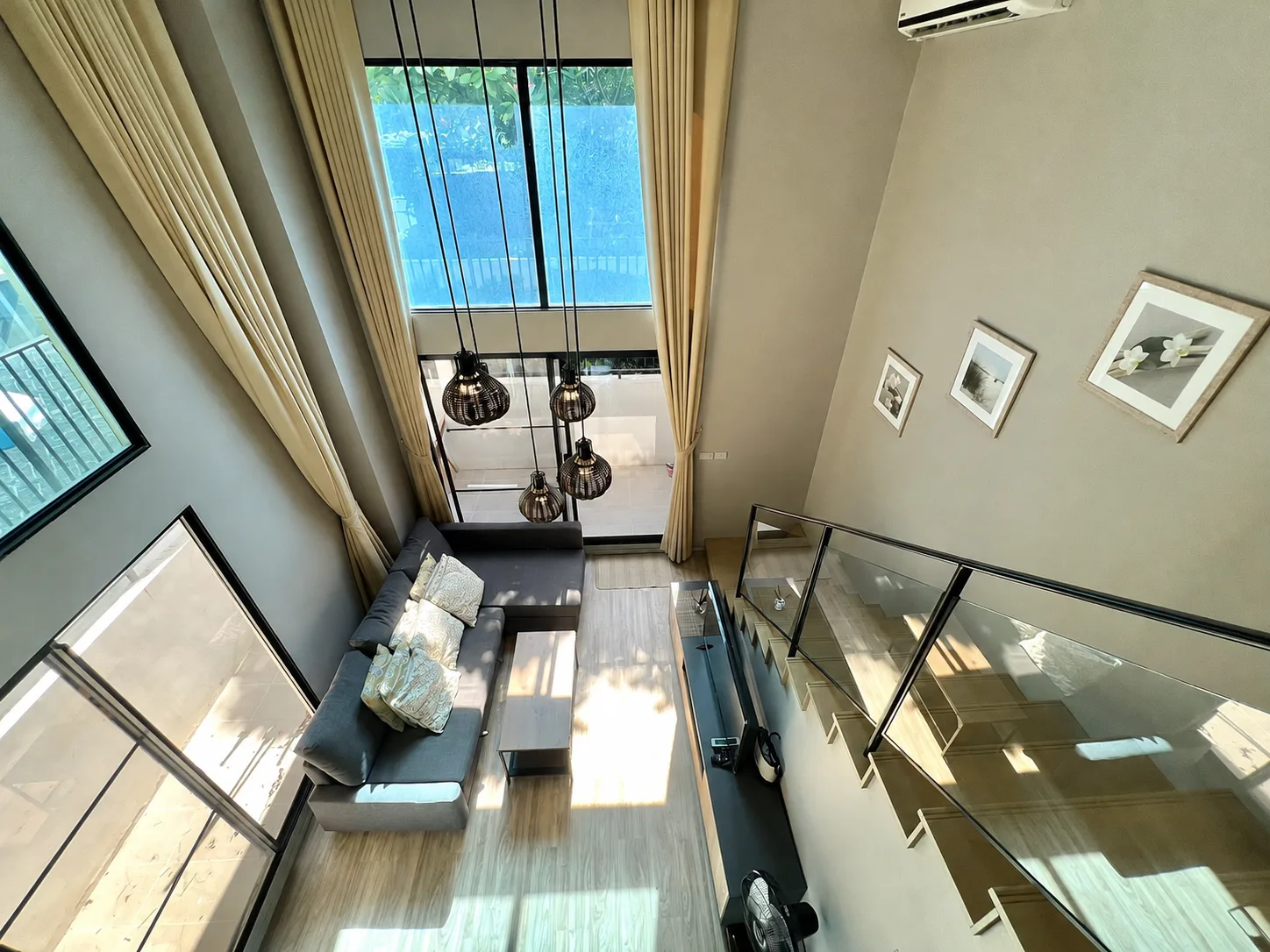 BLOSSOM CONDO @ SATHORN-CHAROENRAT